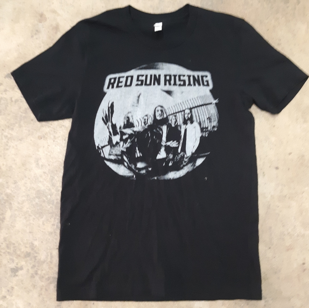 Red Sun Rising t-shirt - Picture 2 of 5